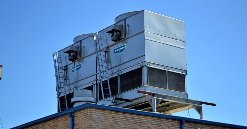 Protection climatiseur extérieur : les solutions efficaces pour le durer