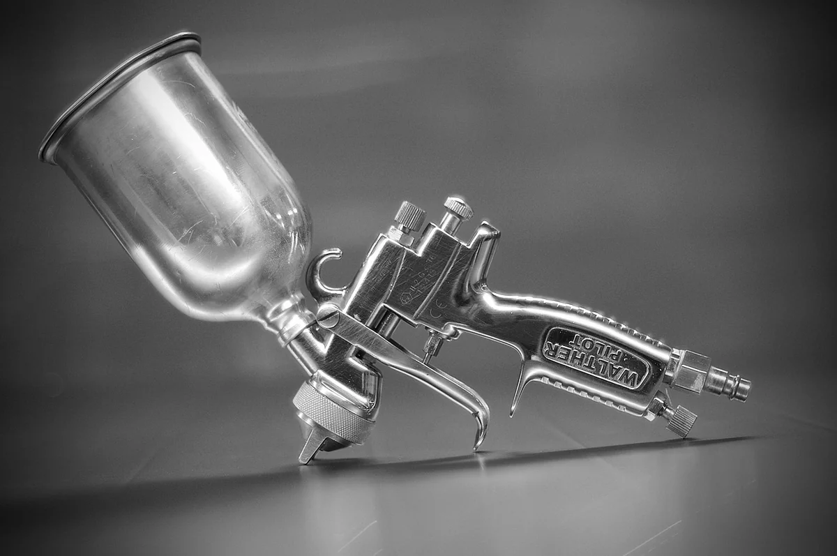 Peindre un plafond au pistolet : techniques et astuces incontournables en 2026