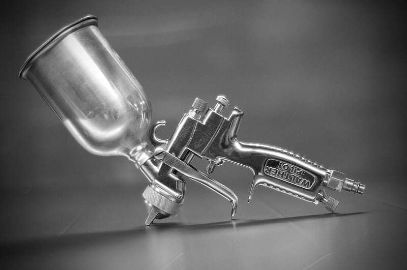 Peindre un plafond au pistolet : techniques et astuces incontournables en 2026