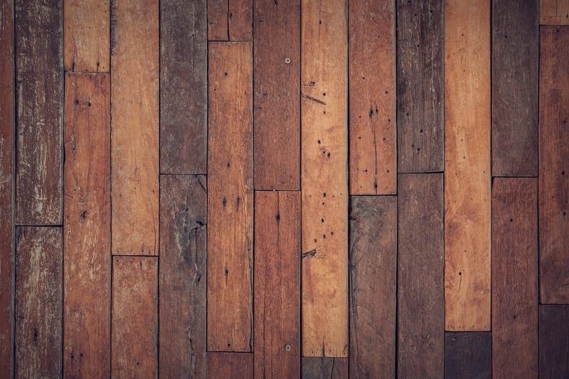 Comment rattraper le niveau d'un plancher en bois en 2026 : guide pratique et astuces